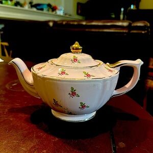 1970s Sadler Pink Teapot with Darker Pink Roses - Pattern 2353 - Chairish.